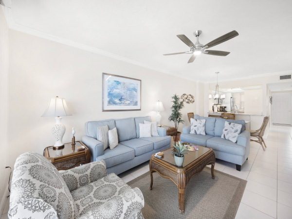 On Beach Vacation Condo Two Bedrooms in Marco Marco Island